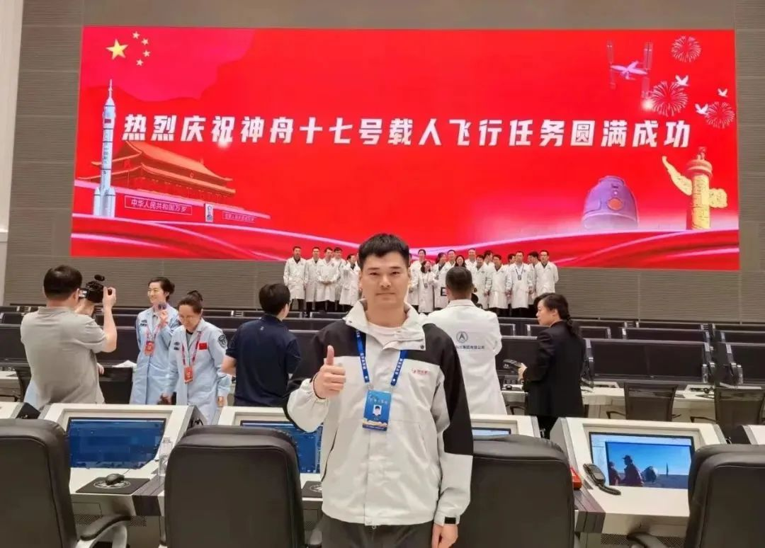 神舟十九号发射圆满乐成，，，，中国航天又见大红屏！