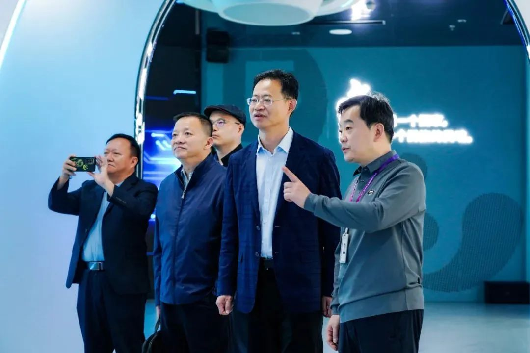 2024120602 国家广电总局生长研究中心一行赴平博励丰文化调研指导