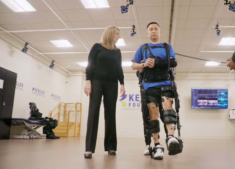 外骨骼机械人让行动障碍者直立行走，，，，，平博·虚拟动点OptiTrack助力人类突破能力界线